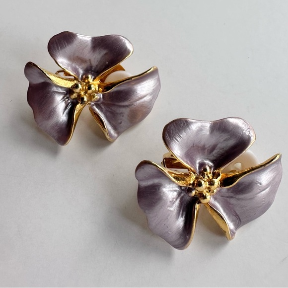 Vintage Chanel 1950s Rare Gilt Hydrangea Flower Clip Earrings by Lina Baretti - Picture 3 of 13